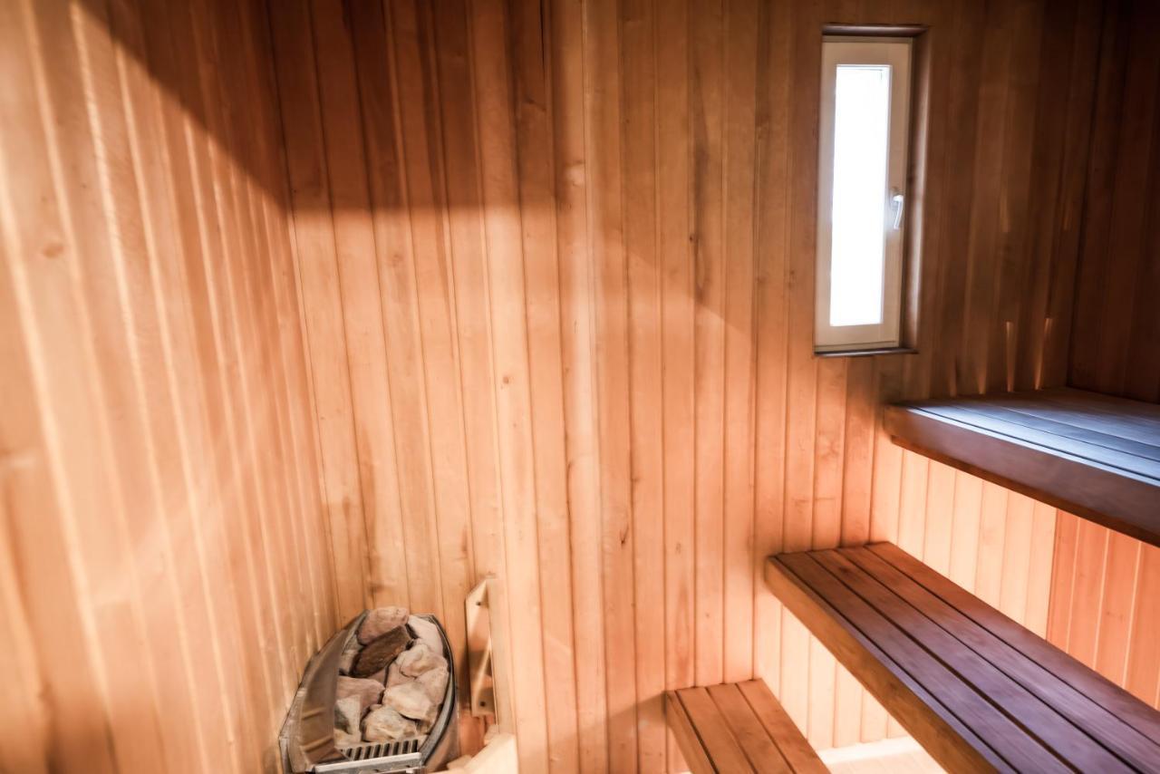Cabin Guesthouse With Free Parking Pärnu Esterno foto