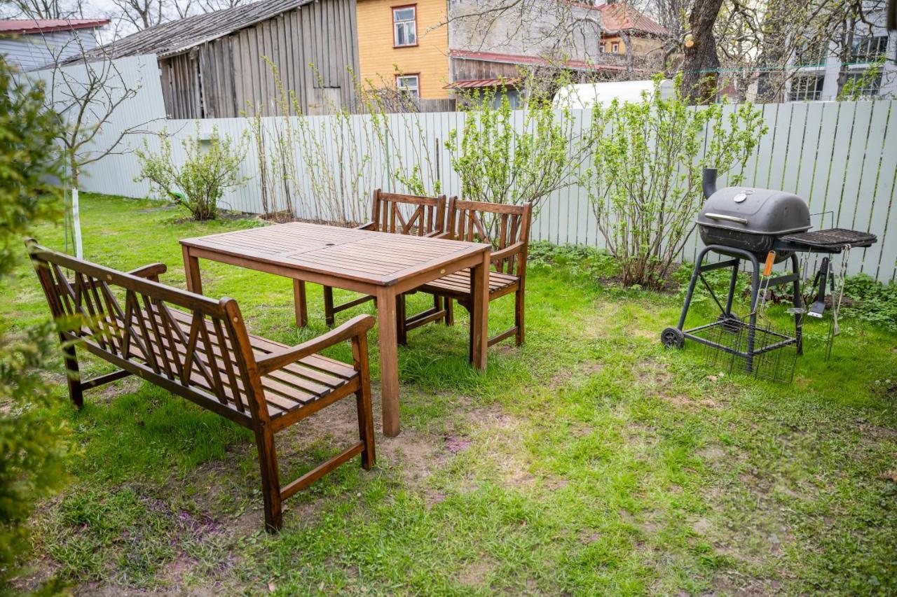Cabin Guesthouse With Free Parking Pärnu Esterno foto