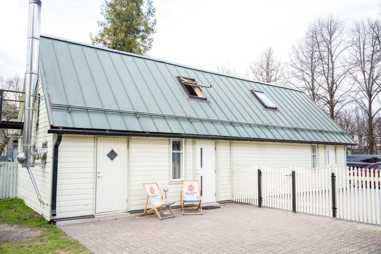 Cabin Guesthouse With Free Parking Pärnu Esterno foto